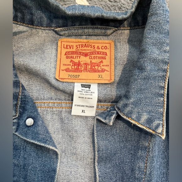 Levi’s Denim Jacket - Picture 6 of 7